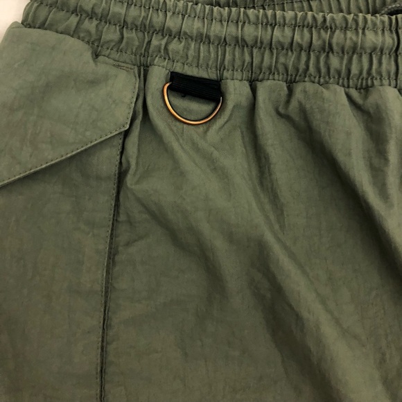 Navy green adidas track pants. Size mens M but dit more like an L. - Picture 6 of 8
